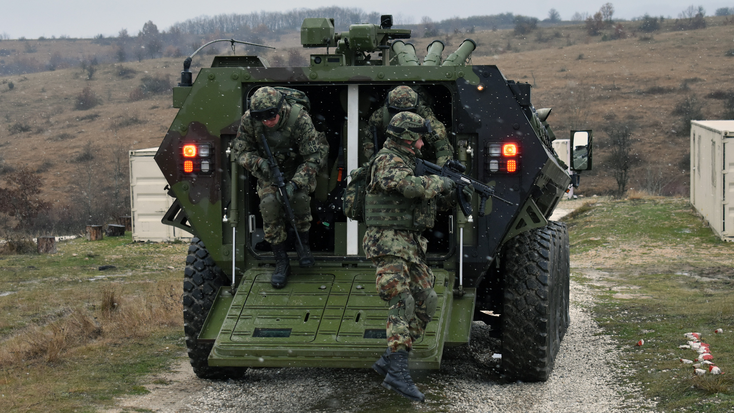 obuka-pesadijskih-jedinica-na-oklopnim-vozilima-lazar3-vojska-srbije-decembar2023-10.jpg