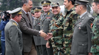 Министар Шутановац и генерал Милетић у посети 7. Центру за обуку у Лесковцу