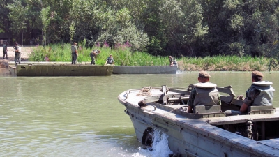 Rečna flotila postavila pontonski most u Bačkom Monoštoru