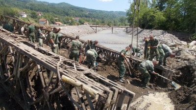 Vojska rekonstruiše puteve i sanira klizišta širom Srbije