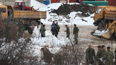 Војници у Зајечару ангажовани у одбрани од поплава