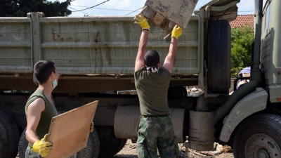 Vojska četvrti dan sanira posledice poplava u Obrenovcu