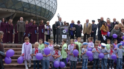 One Hundred Lilacs for One Hundred Years of Aviation