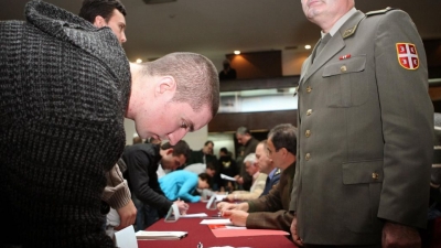 First contracts on voluntary military service signed