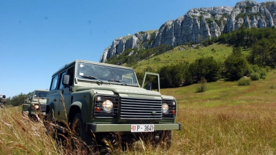 Министар Гашић са представницима медија на логоровању Специјалне бригаде