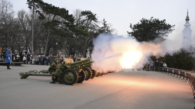 Почасна паљба поводом Дана државности