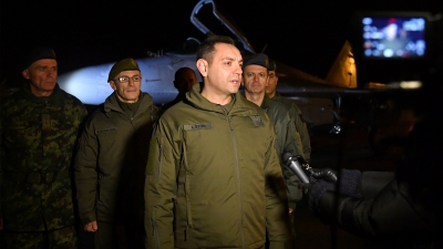 Ministar odbrane i načelnik Generalštaba obišli dežurne jedinice lovačke avijacije i sa njima dočekali Novu godinu