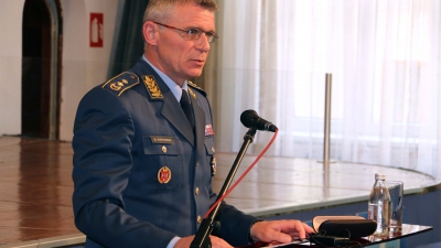 Командант РВ и ПВО генерал-мајор Душко Жарковић