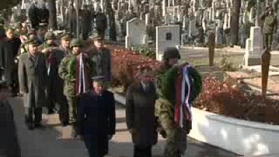 Laying a wreath at the Memorial Mausoleum to Defenders of Belgrade