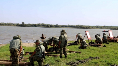 Minister Vulin and General Diković visited the 63rd Parachute Battalion training
